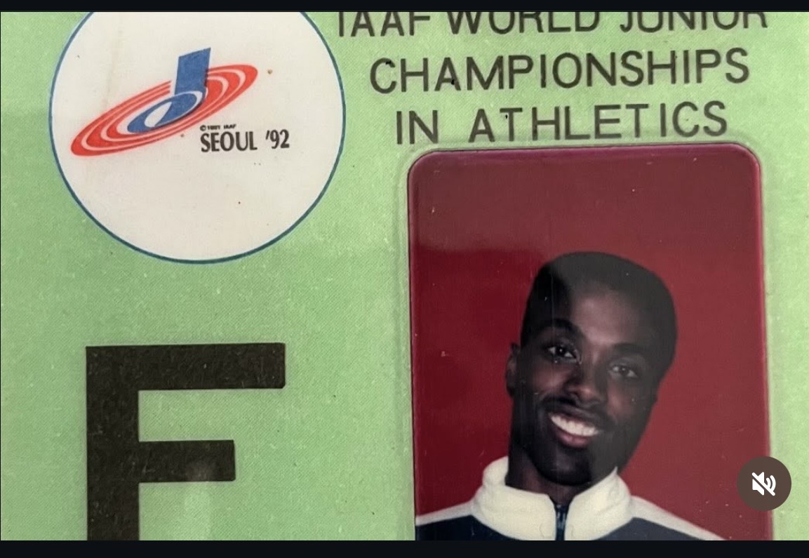 Credencial de Sérgio Lualri no Campeonato Mundial Juvenil de Atletismo de Seul em 1992